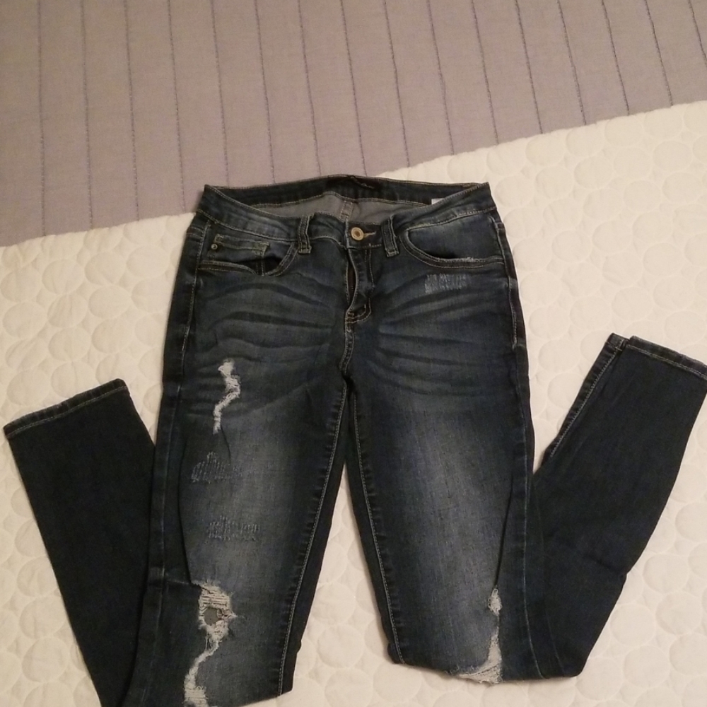 KanCan Medium Wash Distressed Skinnies